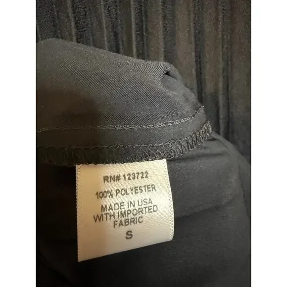 Xirena Skirt Black Pleated Sz SM Classy Chic Solid Stretchy - Picture 3 of 6